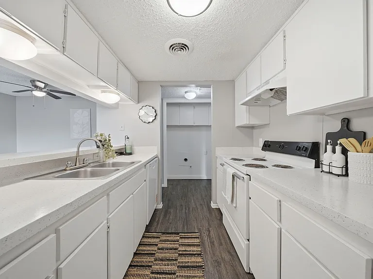 Cedar Park Apartments — Photo 38