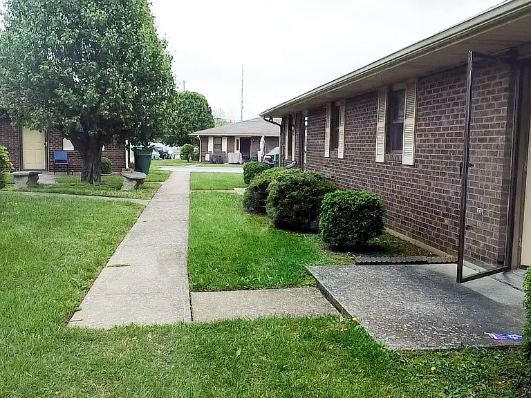 922 Pepper Tree Ln #J — Photo 15