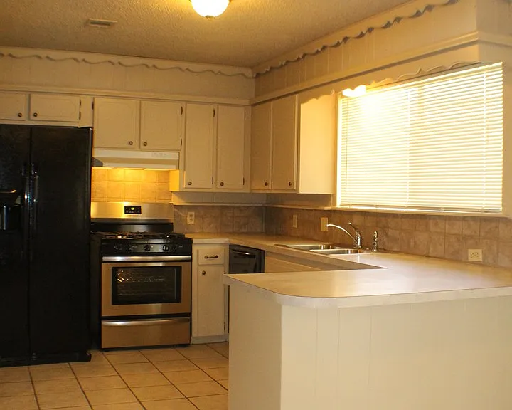 1312 W Pittsburg St — Photo 6