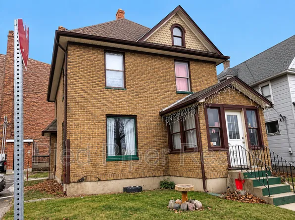 19 W Iroquois St, Freeport, IL 61032