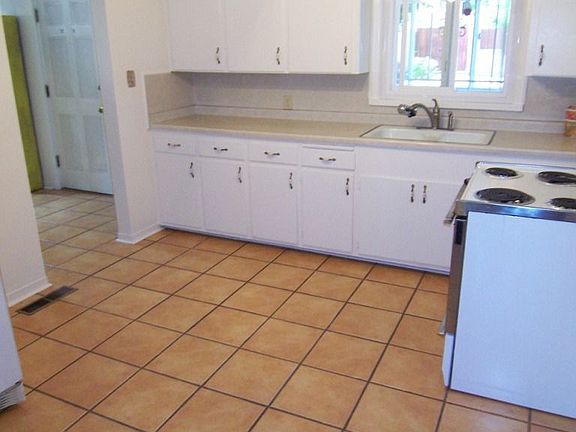 4th image of 723 Manzano St NE