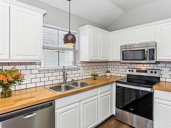 5th image of 5772 Pescara Dr