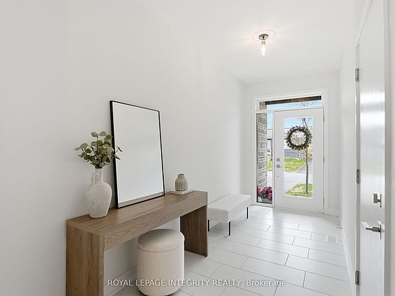 4th image of 200 Adelaide St