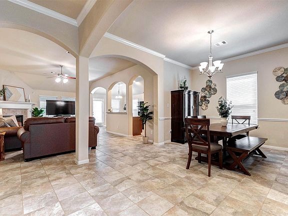 4th image of 546 Green Meadows Dr