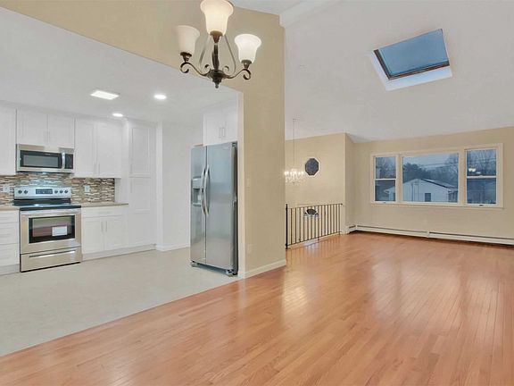 3rd image of 136 Park Ave
