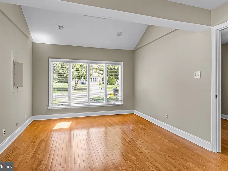 68 Franklin Dr — Photo 10