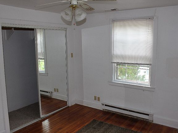 2nd image of 10195 Warwick Blvd #B