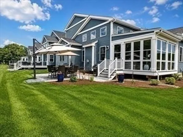 15 Beacon St, Onset, MA 02558