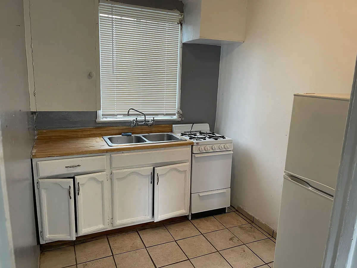 Building Photo - 1825 Cherry Ave #6