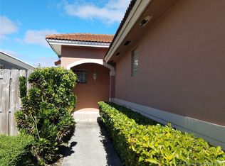 16073 SW 68th Ter, Miami, FL 33193