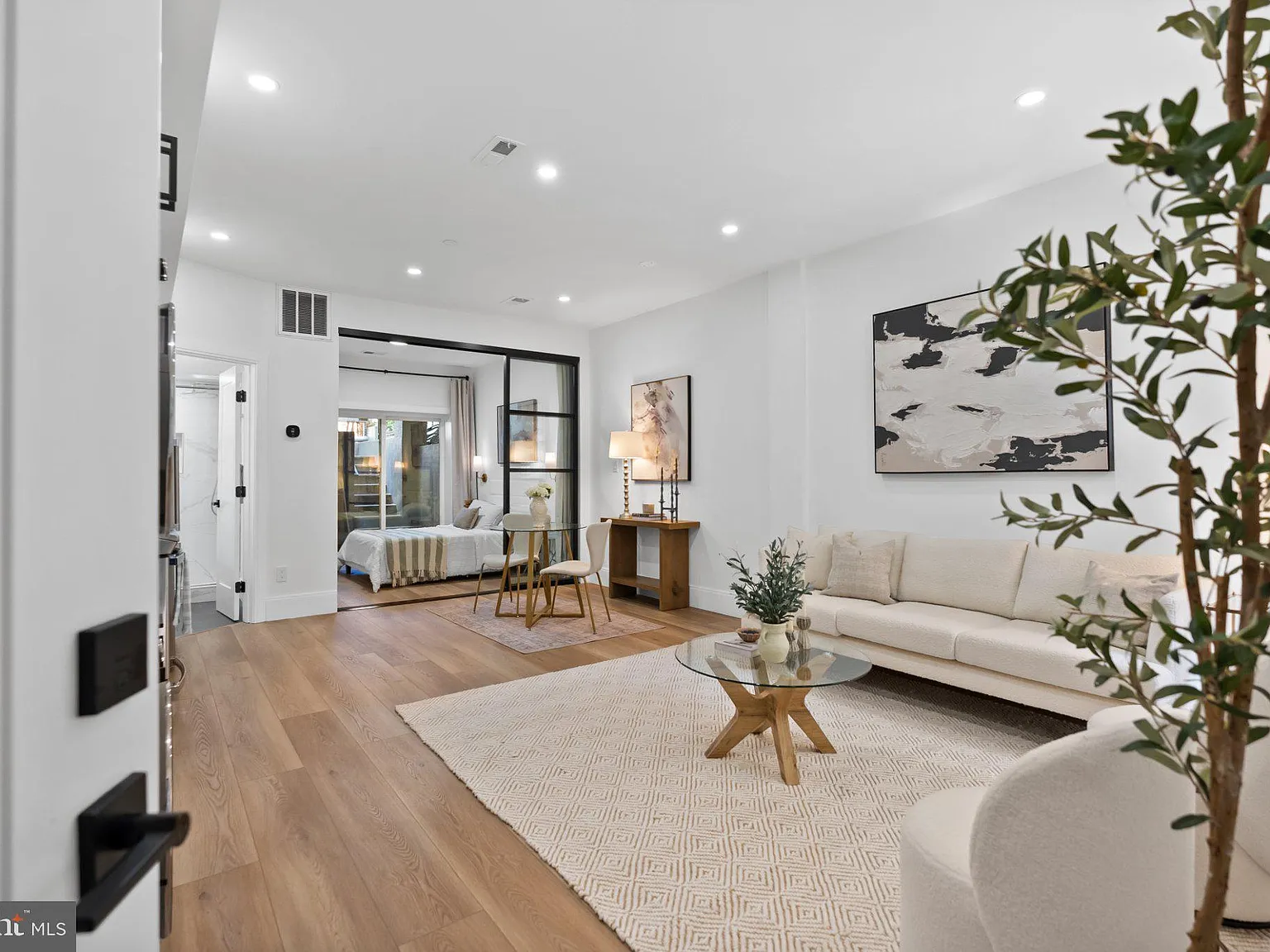 1 bed, 1.0 bath, 439 sqft, $3,000 — Photo 3