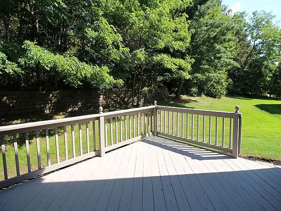 5th image of 8543 Ravenswood Ln