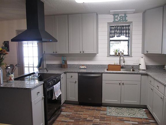 3rd image of 271 E McPherson Dr