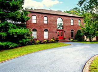 5 Louise Weltz Ln, Oakhurst, NJ 07755