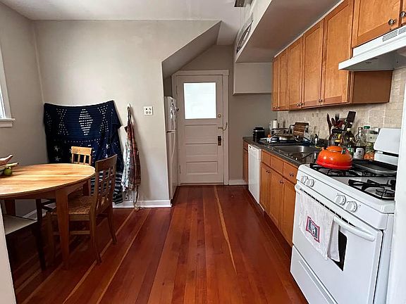 4th image of 1427 N Wicker Park Ave APT 3W