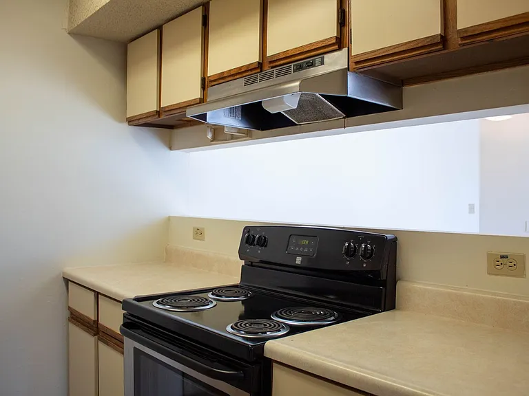 907 W Oregon St — Photo 44