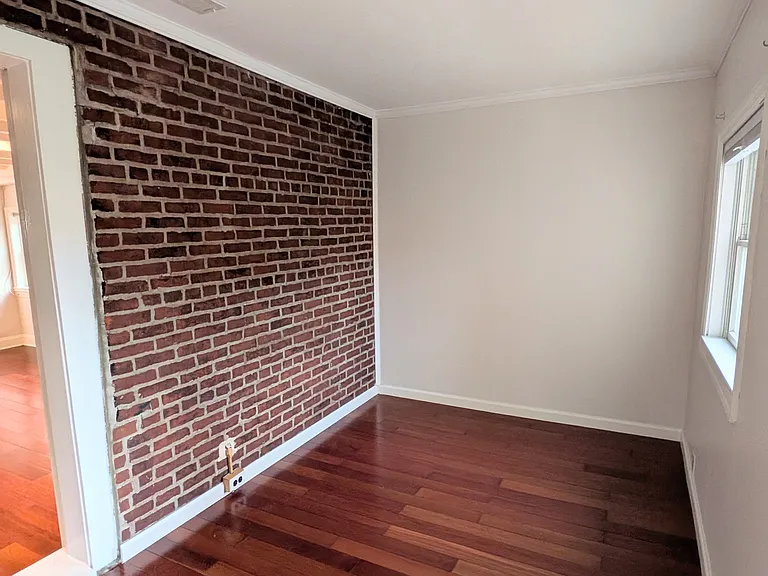1021 Clinton St #5 — Photo 16