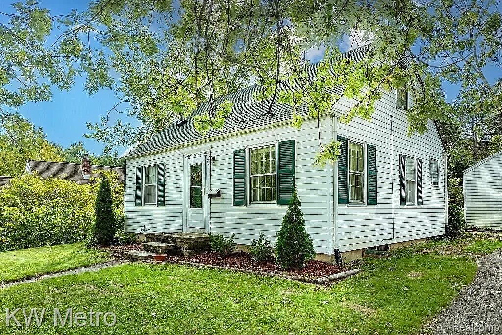 4 bed, 1352 sqft, $2,900 — Photo 1