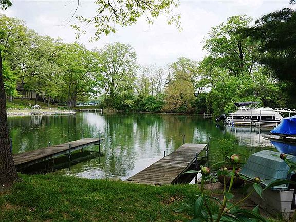 5th image of 11198 Oakwood Dr