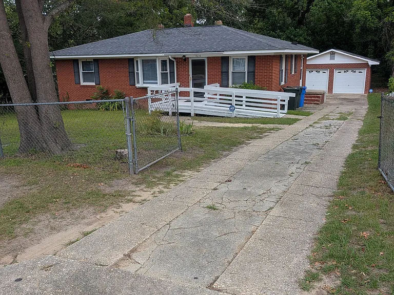 5216 Redwood Dr — Photo 2