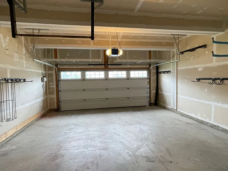 2309 Harmsworth Dr — Photo 23