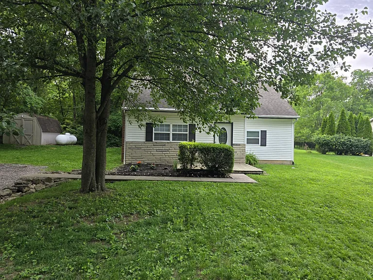 156 W Cherokee Dr — Photo 3
