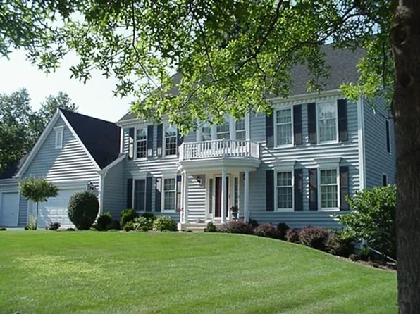 733 Saddle Rdg, Crystal Lake, IL 60012