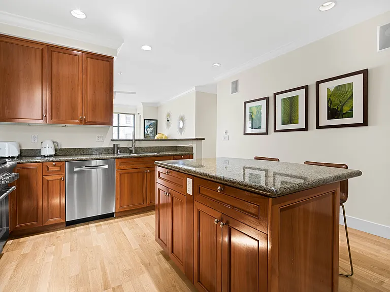 1081 Pine St #301 — Photo 34