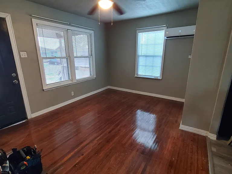 1742 Morales St — Photo 2