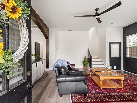 5th image of 607 Sunflower Dr