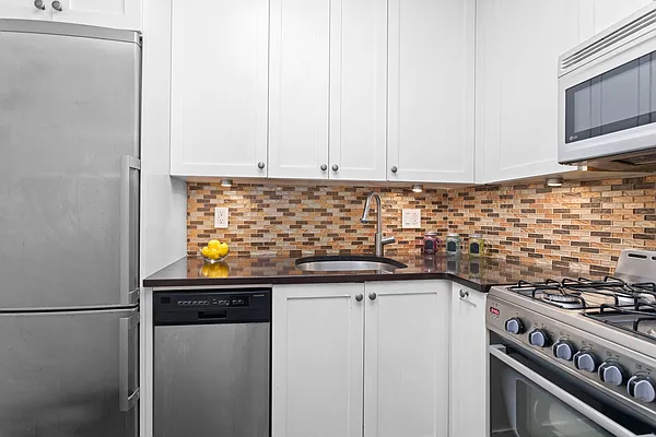 Sold by Douglas Elliman | media 15