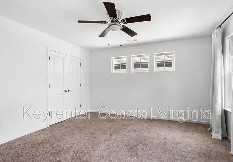 1415 Waltham Ln — Photo 18