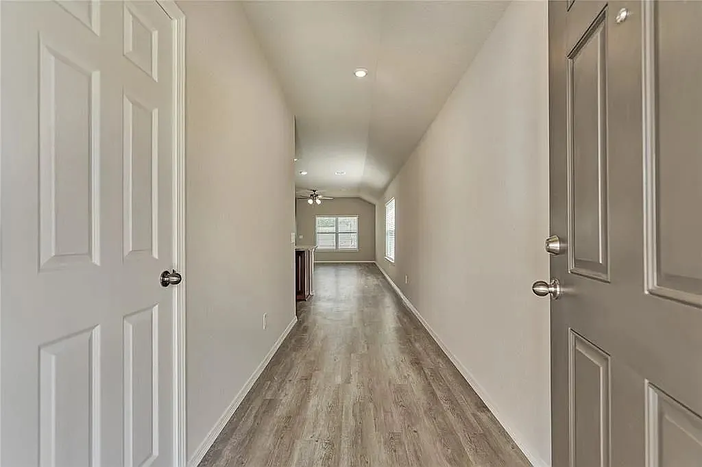 3 bed, 1402 sqft, $2,100 — Photo 3