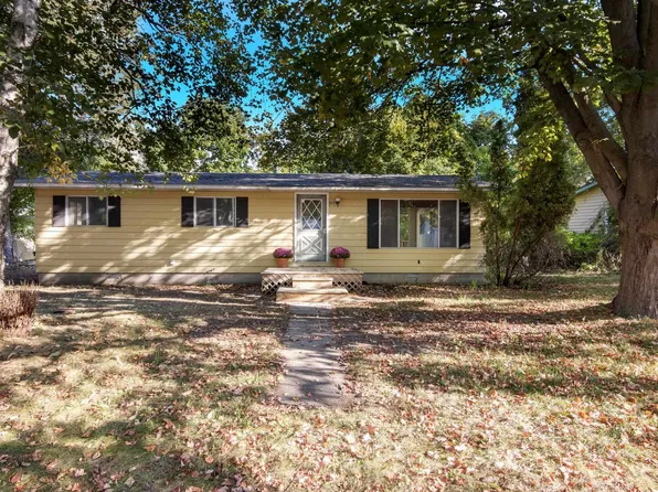 537 Cherry Grove Ln, Frankfort, MI 49635