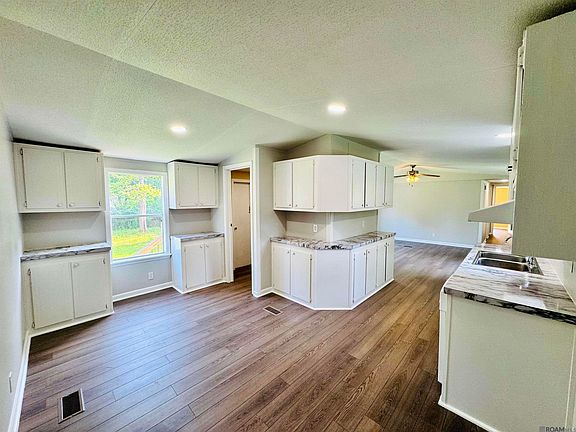 5th image of 17170 Jennifer Dr