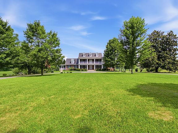 2nd image of 444 Old Pond Ln
