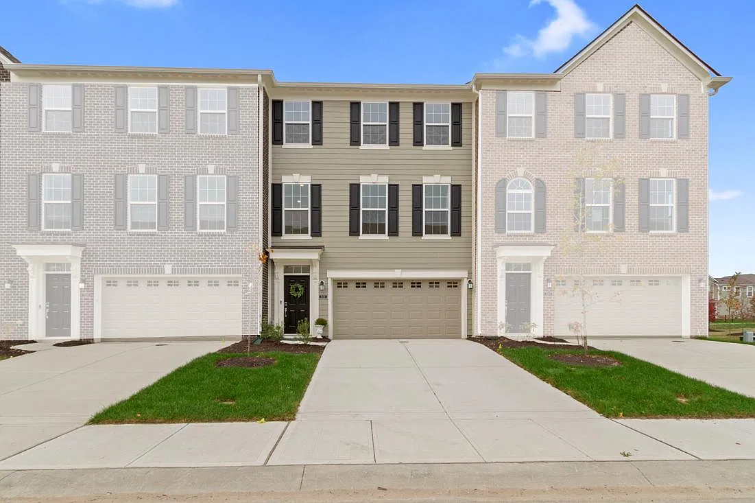 4 bed, 3.5 bath, 2346 sqft, $2,695 — Photo 2