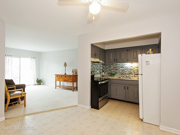 5th image of 320 Circle Ave APT 605
