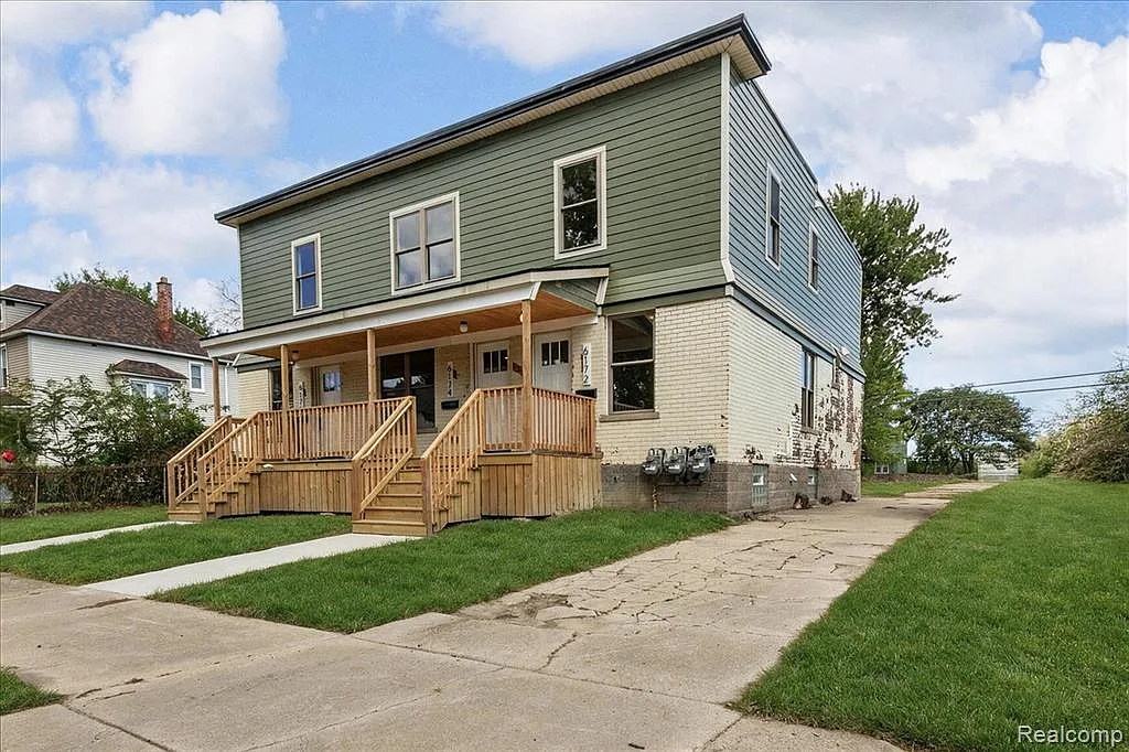 2 bed, 1.5 bath, 1068 sqft, $1,600 — Photo 3