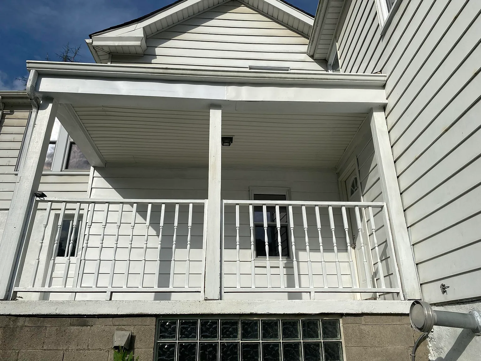 61 Pointview Rd — Photo 1