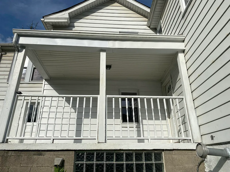 61 Pointview Rd #1
