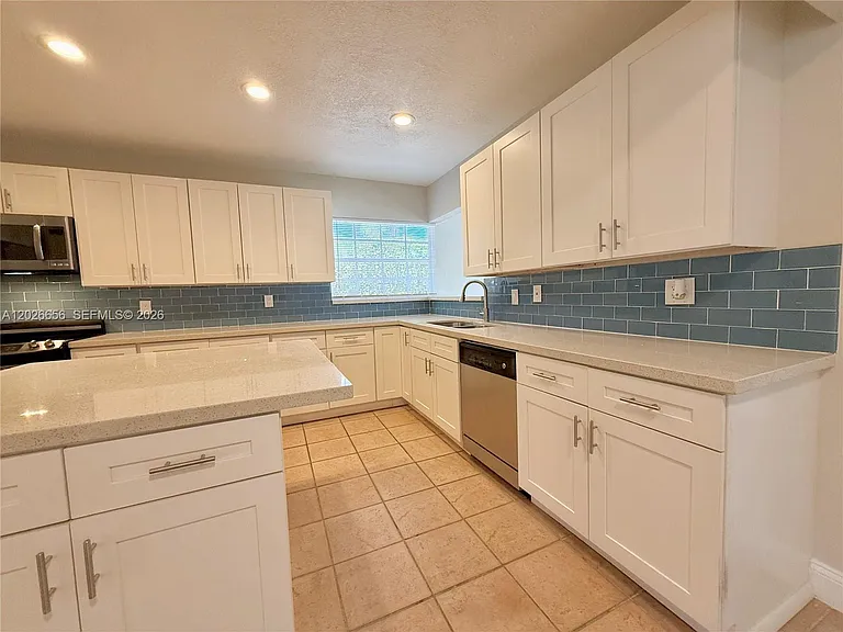 206 SE 3rd Pl — Photo 17