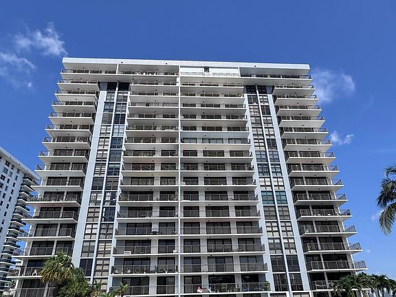 3rd image of 3031 N OCEAN Boulevard #708
