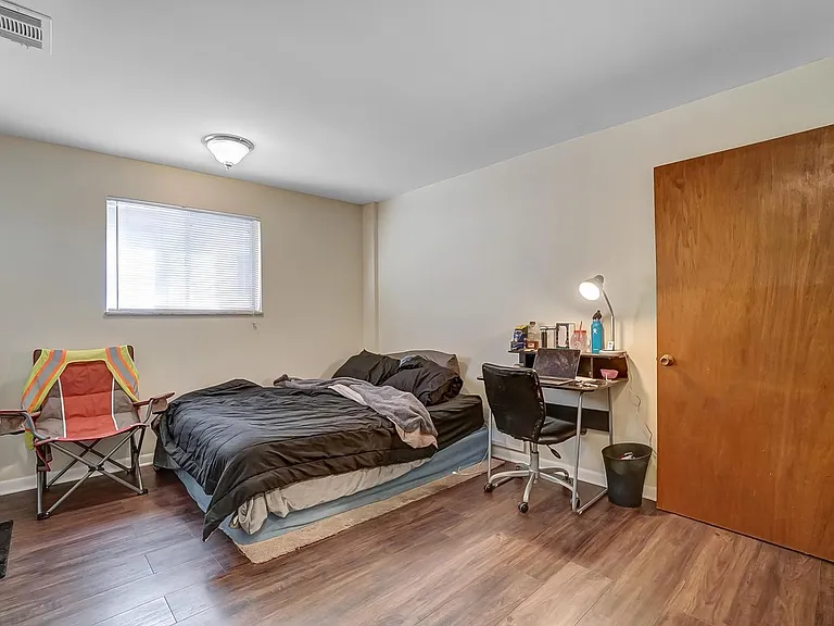 454 Warner St — Photo 11