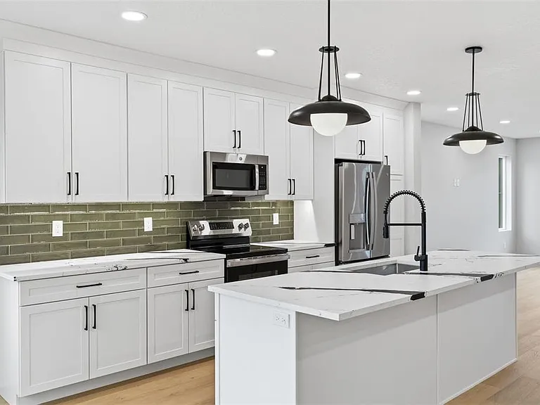 4208 W Carmen St #D — Photo 9