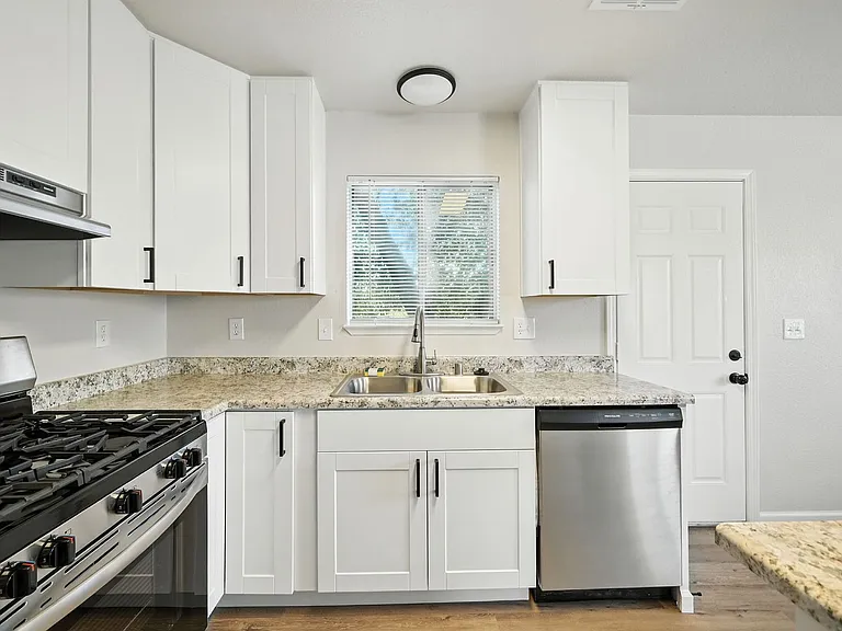 3236 Lawrence Rd #A-D — Photo 7