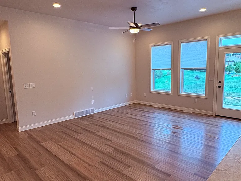 3303 Ridgecrest Ln — Photo 4