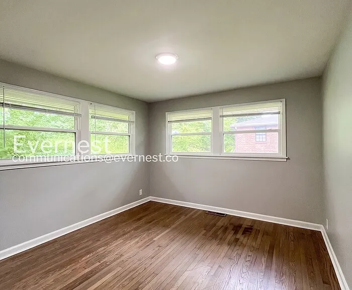 405 Cedarvalley Dr — Photo 15