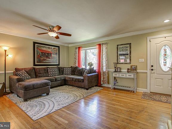 4th image of 9 Doe Hill Ct