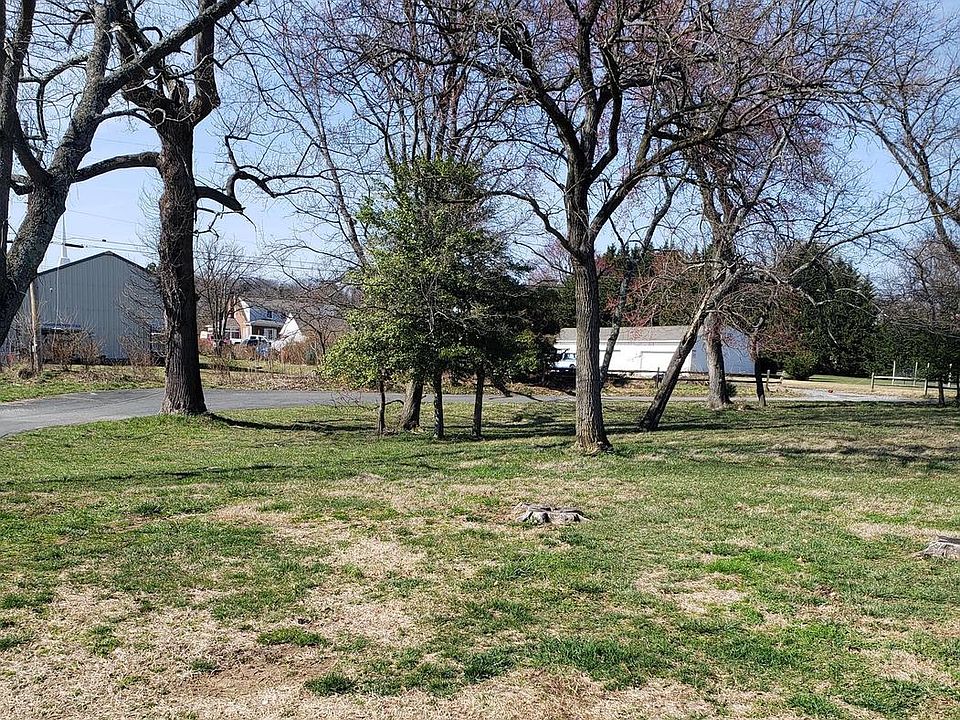 2nd image of 10001 Perine Ln